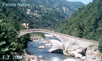 Firtina Valley, Firtina Creek/River, A Classic Bridge (Ardesen/Camlihemsin, August 2004)